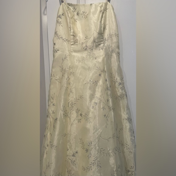 Yellow dress with beautiful silver flower detailing! - Picture 2 of 8